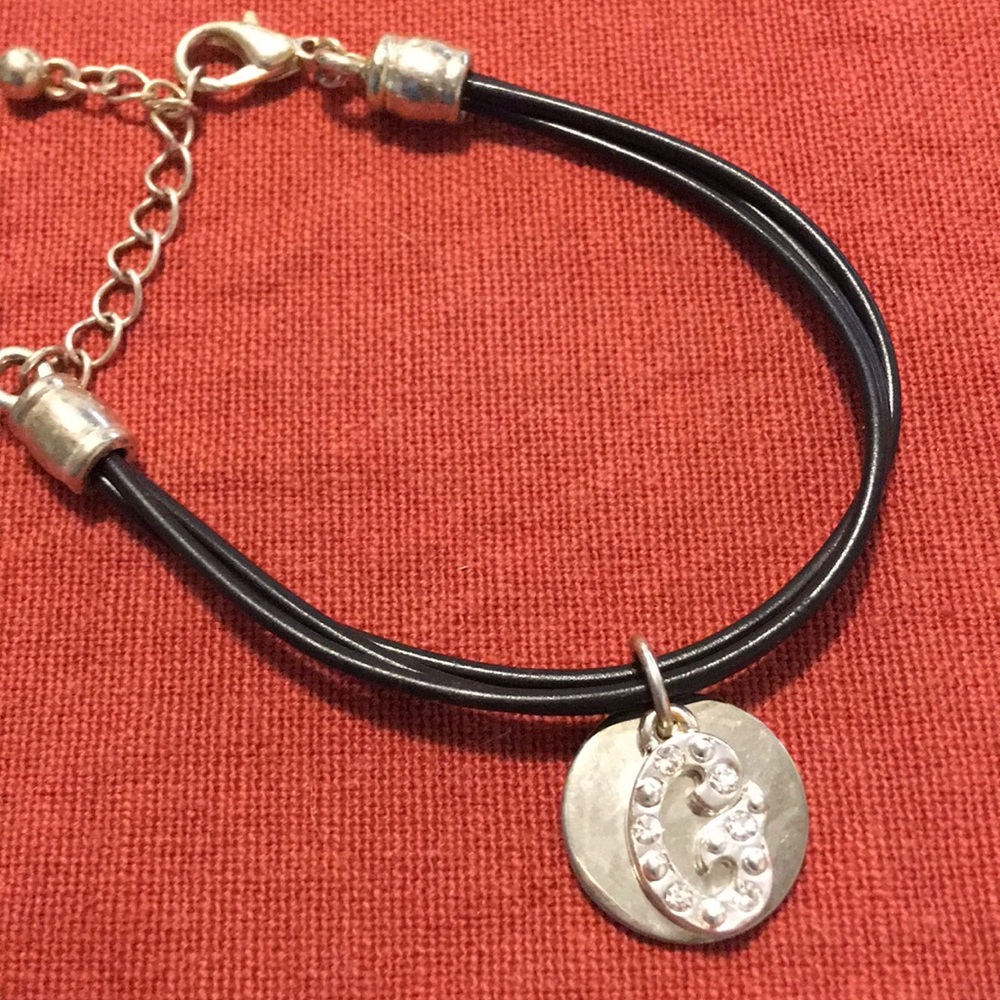 8 “ G guess rhinestone bracelet - Picture 2 of 3